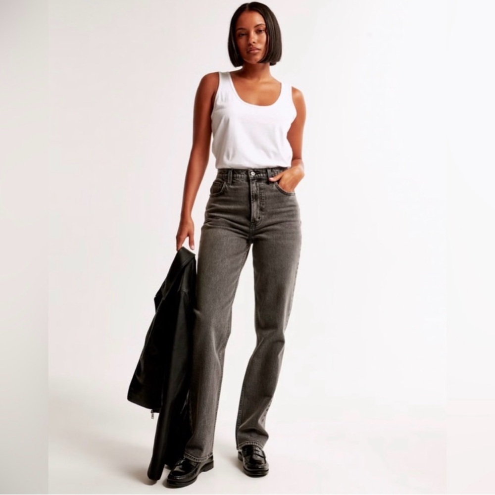 Abercrombie Curve Love 90s Straight Ultra High-Rise Jeans in Charcoal 27/4